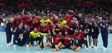 Celebració de l'equip després de guanyar el partit. Autor: COE via X.