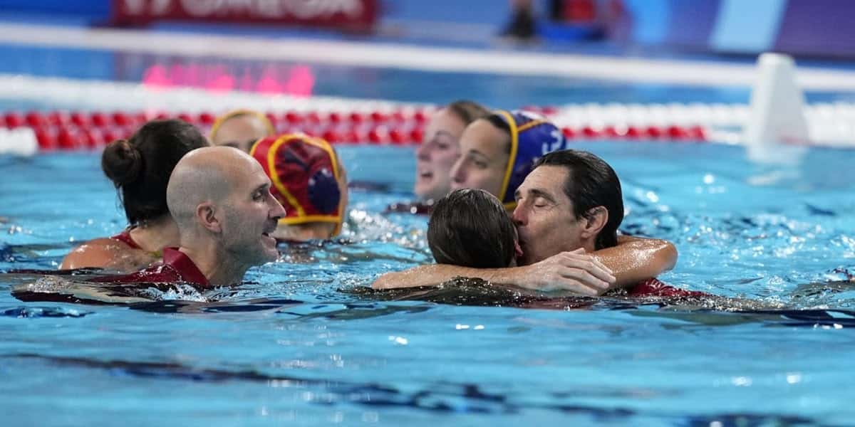 El seleccionador, Miki Oca, a la piscina, aquest dissabte. Autor: COE. 