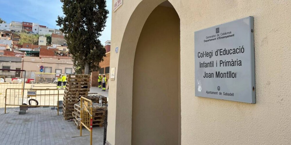 Obres a l'entorn escolar del CEIP Joan Montllor, a Torre-romeu. Autor: Jordi M