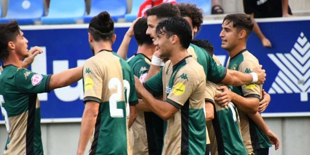 Foto de portada: Celebració del CE Sabadell amb el gol de penal de Martínez