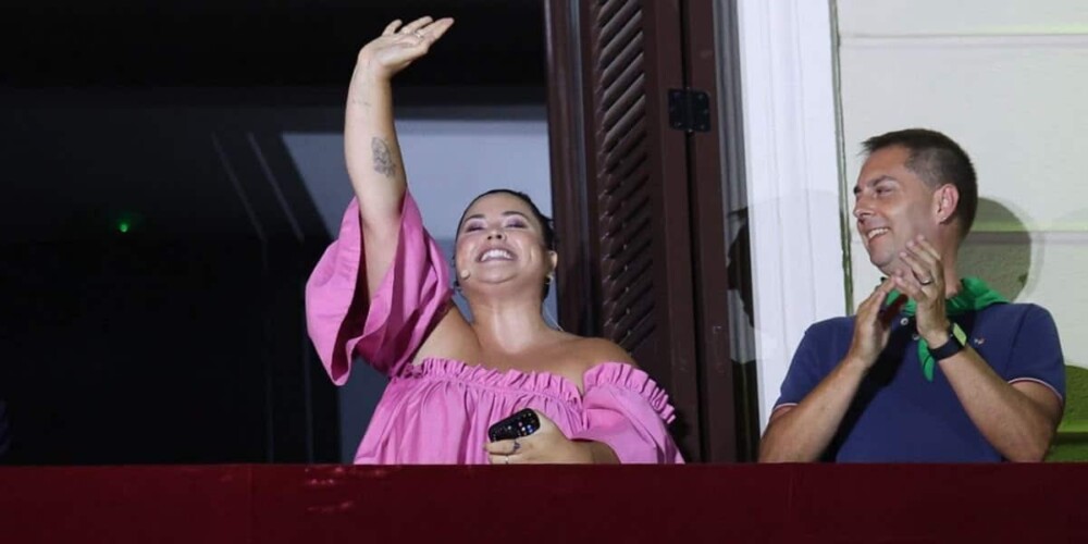 Foto portada: Mara Jiménez, al costat del regidor de Cultura, Carles de la Rosa. Autora: Dihor.