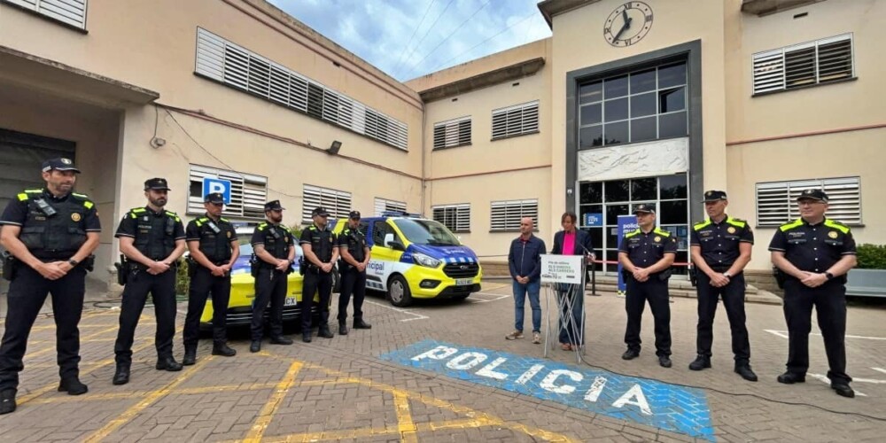 Foto portada: presentació de novetats a la Policia Municipal. Autor: J.d.A.