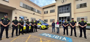 Foto portada: presentació de novetats a la Policia Municipal. Autor: J.d.A.