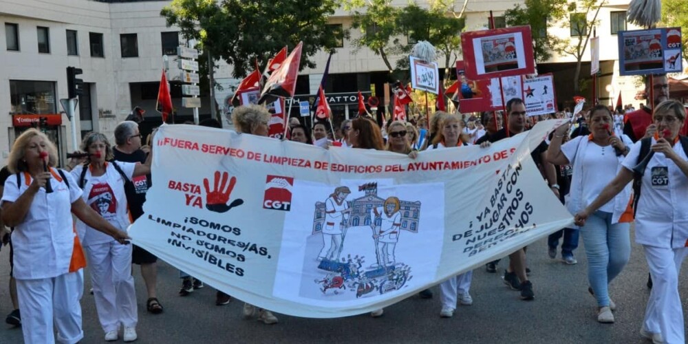 Manifestació de les treballadores de la neteja de l'Ajuntament denunciant incompliments de Serveo. Autor: Jordi M.
