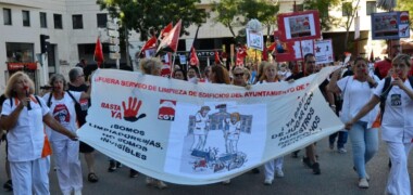 Manifestació de les treballadores de la neteja de l'Ajuntament denunciant incompliments de Serveo. Autor: Jordi M.