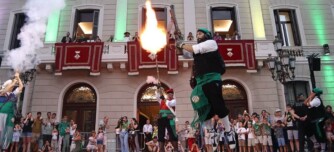 Foto portada: els trabucaires de Sabadell, donant el tret de sortida a la Festa Major. Autora: Dihor.