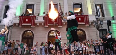 Foto portada: els trabucaires de Sabadell, donant el tret de sortida a la Festa Major. Autora: Dihor.