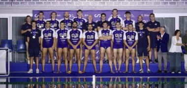 Foto portada: la plantilla del CN Sabadell, després del partit. Autor: RFEN.