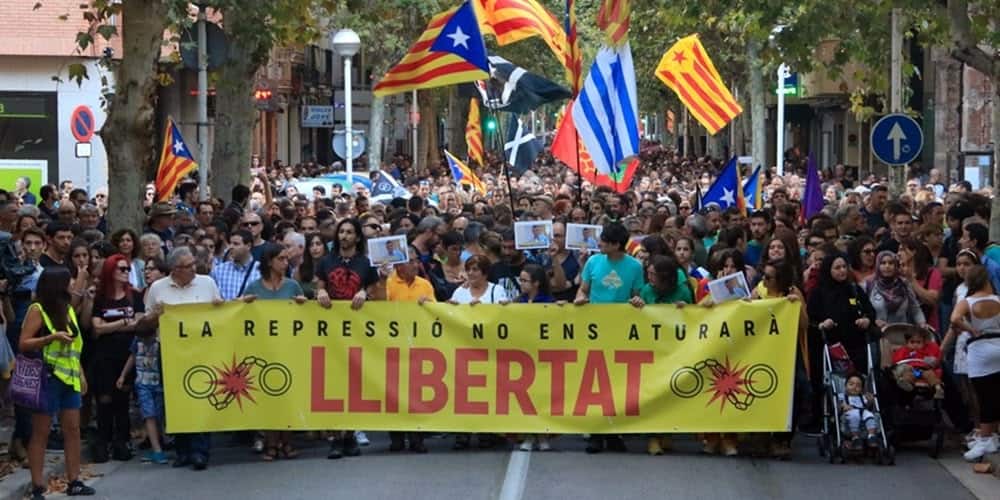 Pla general de la capçalera de la manifestació a Sabadell per demanar l'alliberament dels CDR empresonats, el 28 de setembre del 2019. (Horitzontal)