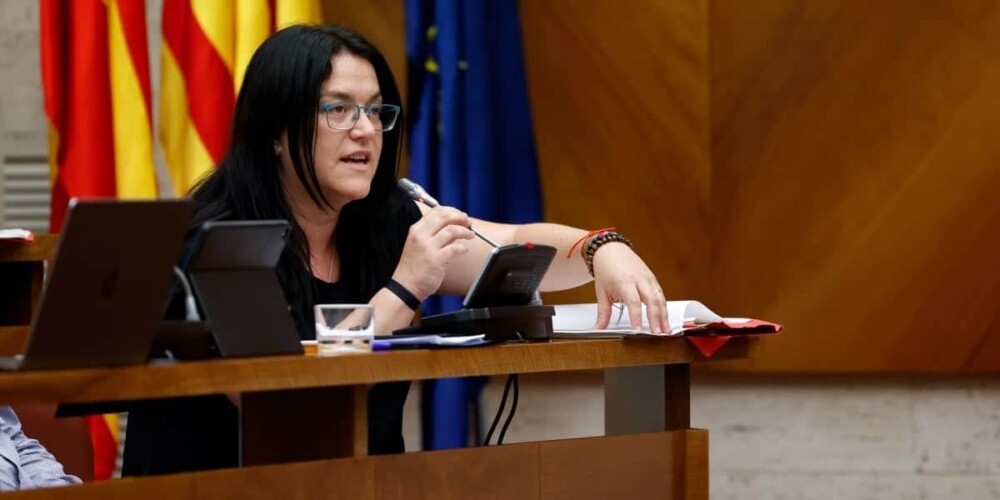 Foto portada: la regidora Mar Molina, al ple de l'Ajuntament. Autor. David Jiménez.