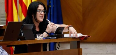 Foto portada: la regidora Mar Molina, al ple de l'Ajuntament. Autor. David Jiménez.