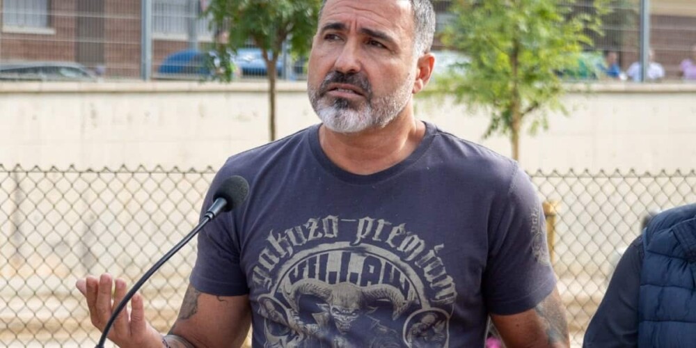 Foto portada: el director de l'escola Can Rull, Óscar Rosa, aquest matí. Autora: Alba Garcia.