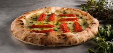 Foto portada: una pizza. Font: The Best Chef Awards.