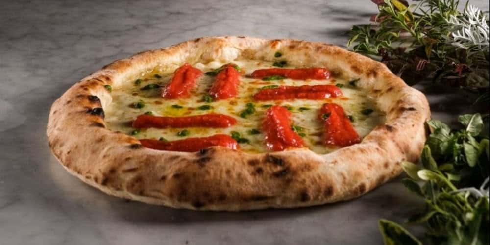 Foto portada: una pizza. Font: The Best Chef Awards.