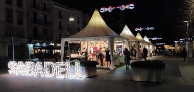 Foto portada: carpes de la FANSA, l'any 2019, encara al Passeig. Autor: FANSA via Facebook.