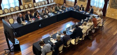 Foto portada: un moment de la trobada d'aquest dimecres al Principal. Autor: Ajuntament.
