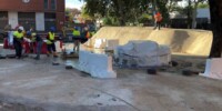Foto portada: operaris treballant a la plaça de les Medes, als Merinals. Autor: Ajuntament.