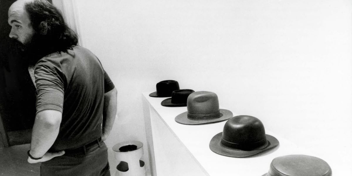 Ferrer, en una exposició a la sala Vinçon, l'any 1974. Font: Vinçon. 