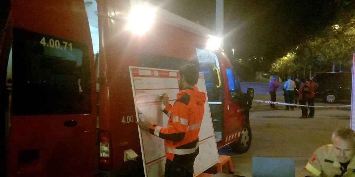 Els bombers durant la recerca de l'home desaparegut. Autor: ACN