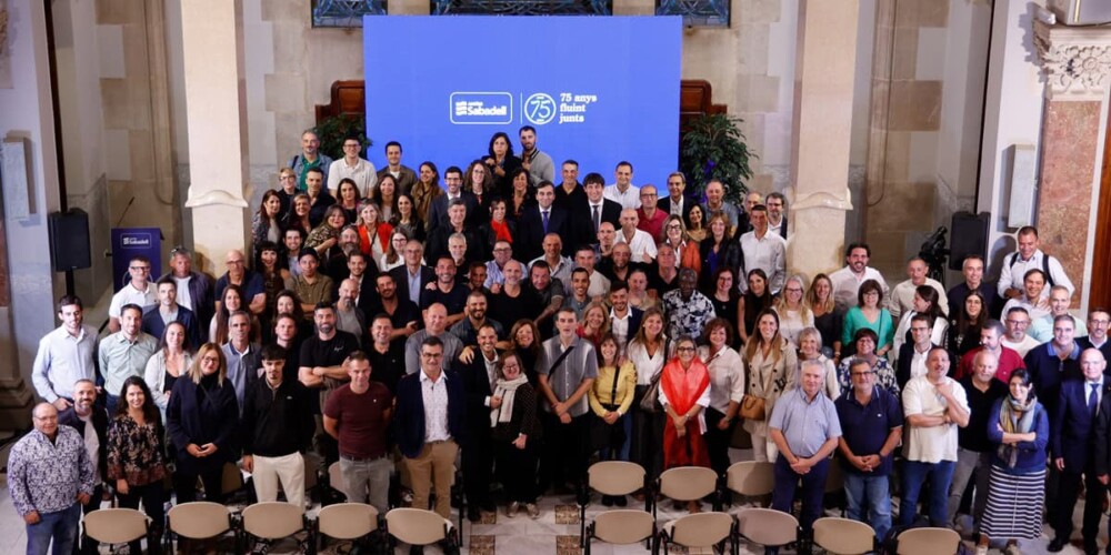 Foto portada: l'equip de CASSA, al final de l'acte. Autor: David Jiménez.