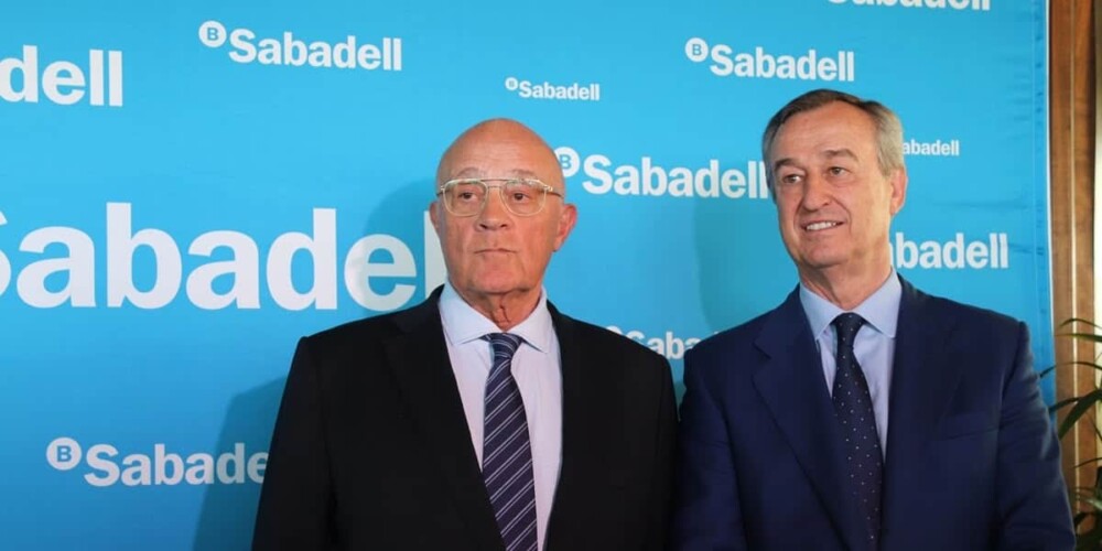 El president del Banc Sabadell, Josep Oliu; i el conseller delegat de l'entitat, César González-Bueno