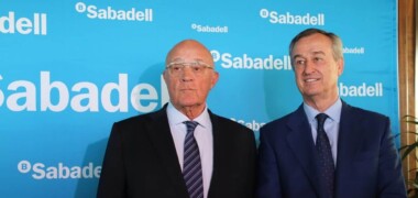 El president del Banc Sabadell, Josep Oliu; i el conseller delegat de l'entitat, César González-Bueno