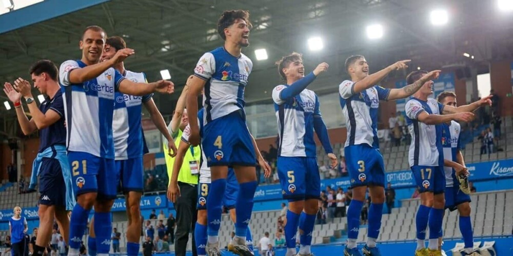 Jugadors del CE Sabadell celebrant la victòria contra el Cornellà. Autor: S. Dihör