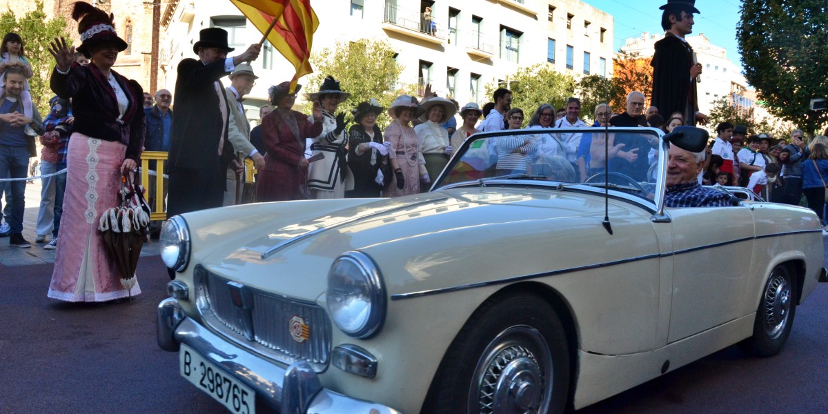 Foto portada: sortida del ral·li de vehicles clàssics de l'Aplec de la Salut. Autor: J.d.A.