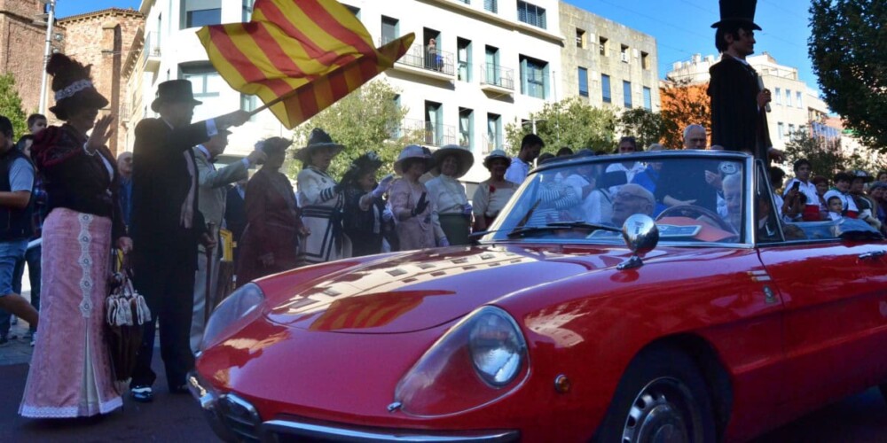 Foto portada: sortida del ral·li de vehicles clàssics de l'Aplec de la Salut. Autor: J.d.A.