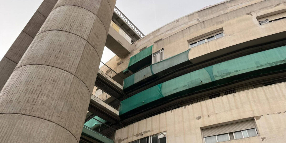 Rehabilitació d'un bloc de pisos (cantonada avinguda de Barberà - carrer Martí l'humà). Autor: Jordi M.