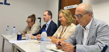 Eva Prat, Juan Fernández, Cuca Santos i Josep Tutusaus, a la seu del PP. Autor: Jordi M.