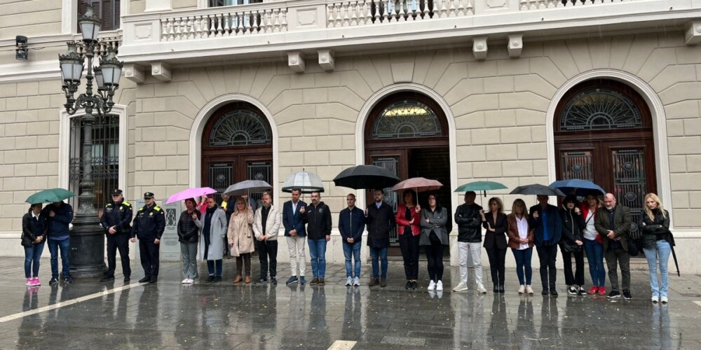 Minut de silenci en memòria dels afectats per la DANA a València. Autor: Jordi M.
