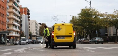 Foto de portada: Cotxe de Correus. Autora: Alba Garcia