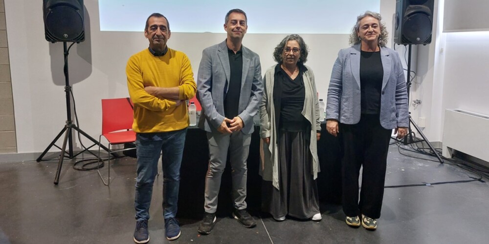 Foto de portada: Presentació Festival elPetit. Jordi Camps, el regidor Carles de la Rosa, acompanyats per les codirectores del festival, Eulàlia Ribera i Isabel Urpí. Autor: Albert P.