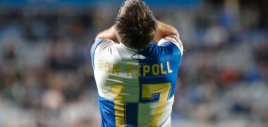 Foto de portada: Ton Ripoll, lamentant-se després del segon gol de l'Olot. Autora: Dihör