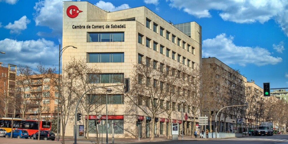 Foto portada: exterior de la Cambra de Comerç de Sabadell. Autor: Cambra.