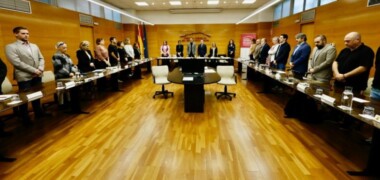 Foto portada: alcaldes assistents al Consell d'Alcaldies. Autor: CCVOC.
