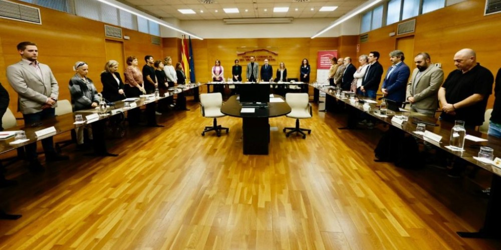 Foto portada: alcaldes assistents al Consell d'Alcaldies. Autor: CCVOC.