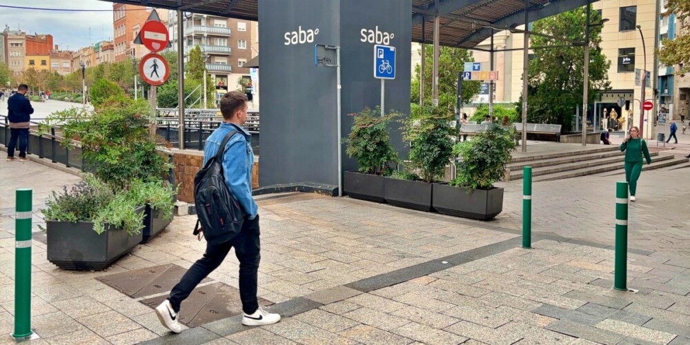 Foto portada: sortida de l'actual pàrquing, el que serà rescatat, al carrer del Sol. Autor: J.d.A.