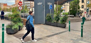 Foto portada: sortida de l'actual pàrquing, el que serà rescatat, al carrer del Sol. Autor: J.d.A.