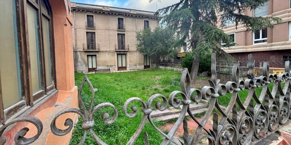 Foto portada: el pati de la Casa Grau, aquest dilluns. Autor: J.d.A.
