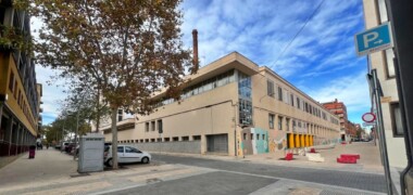 Foto portada: exterior de l'escola Amadeu Vives. Autor: Ajuntament via X.