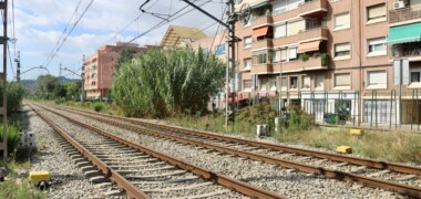 Vies del tren al seu pas per Montcada. Autor: ACN