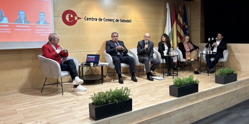 Foto de portada: la jornada sobre l'Absentisme Laboral a la Cambra de Comerç. Autor: cedida.
