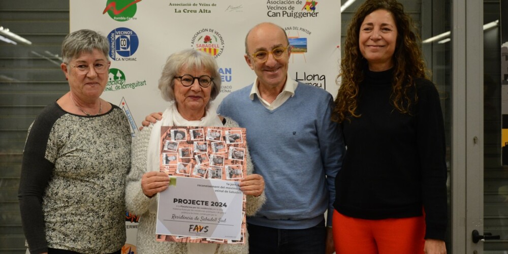 Foto portada: Lali Corral, la representant de l'AV Creu de Barberà, Escarín i Jiménez. Autor: J.d.A.