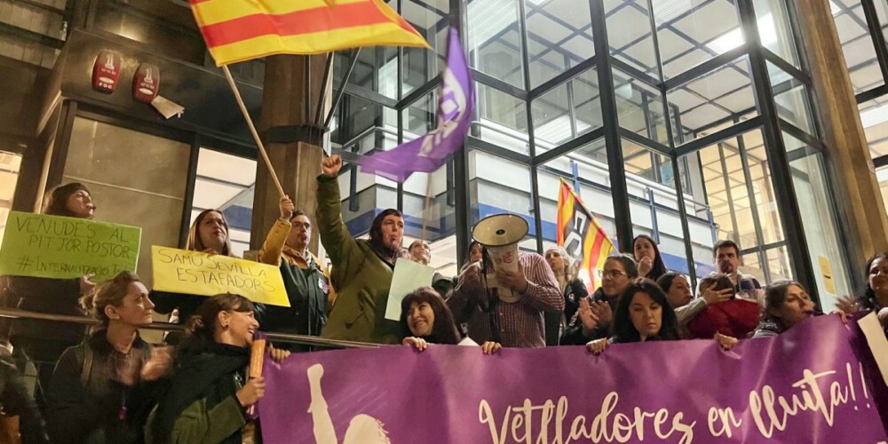 Manifestació de vetlladores a les portes dels Serveis Territorials d'Educació. Autor: Jordi M.