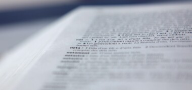 Foto portada: un diccionari de Llengua Catalana. Autor: Violeta Gumà, ACN.