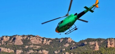 Helicòpter de la Diputació de Barcelona amb material per a la Mola | Miquel Badia.