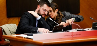 El portaveu del PSC a l'Ajuntament, Eloi Cortés, i Marta Farrés. Autor: D.Jiménez.