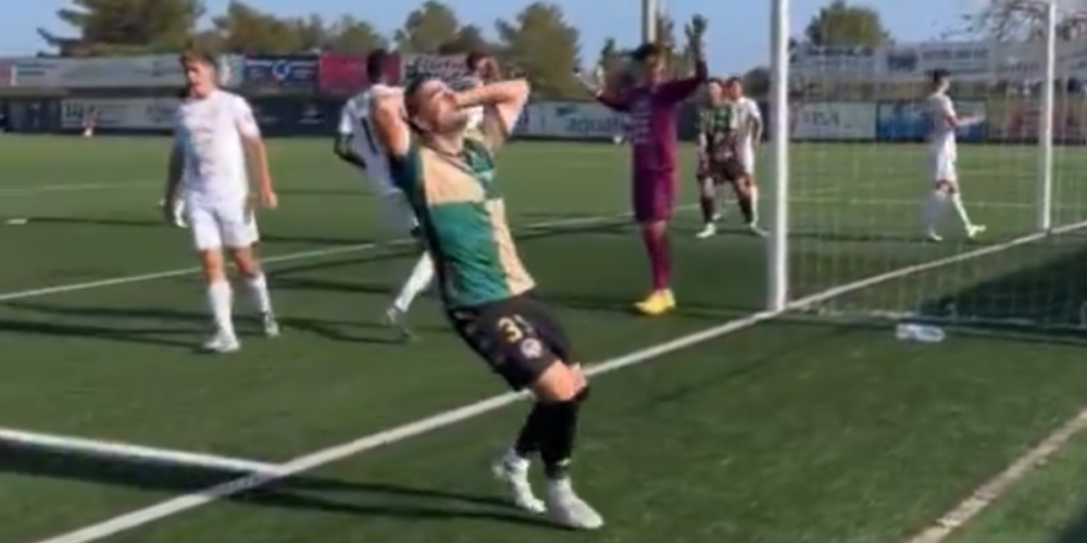 Jugador del Sabadell lamentant-se per una ocasió fallada. Autor: cedida.
